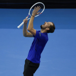 Shock in Beijing, Medvedev hits a spectator and is disqualified: Djokovic in the final