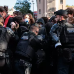 Students in the streets, clashes in Paris and Strasbourg. Trump: "It's Islam's fault"