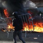 Students set fire to France, schools set on fire and two thousand arrested