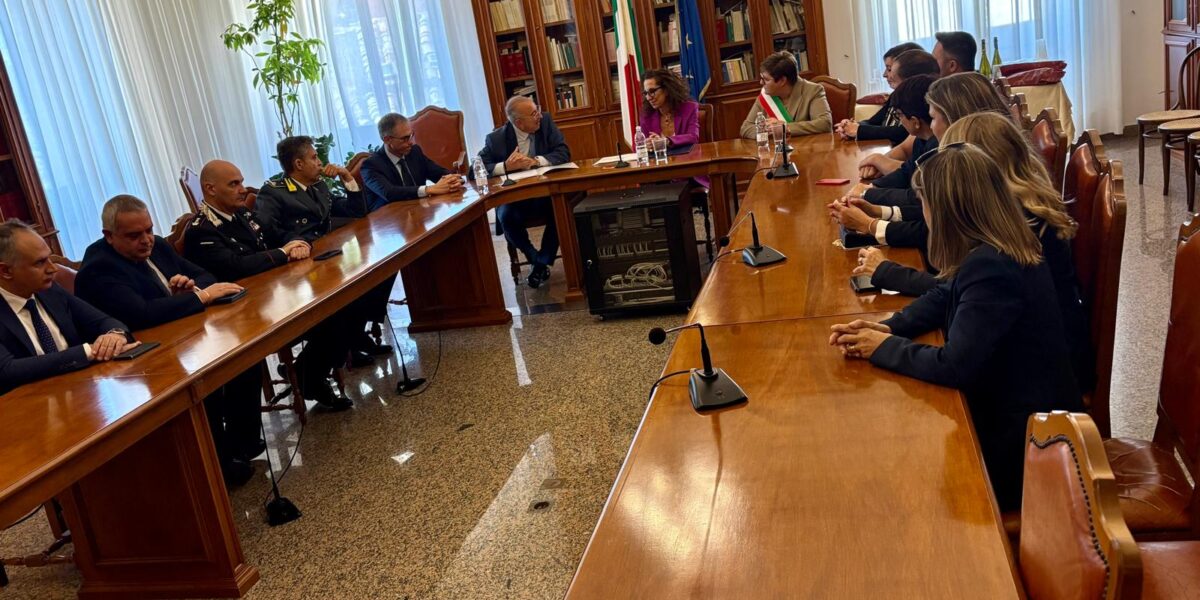 The honorary title of "City" conferred to the Municipality of Borgia: ceremony in the Prefecture of Catanzaro PHOTO