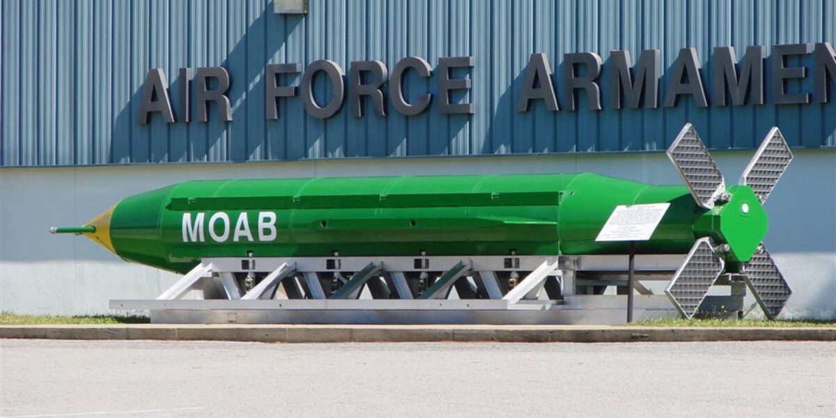 Trump evaluates the "mother of all bombs" against Iran: nuclear sites and energy targeted. That's what it is